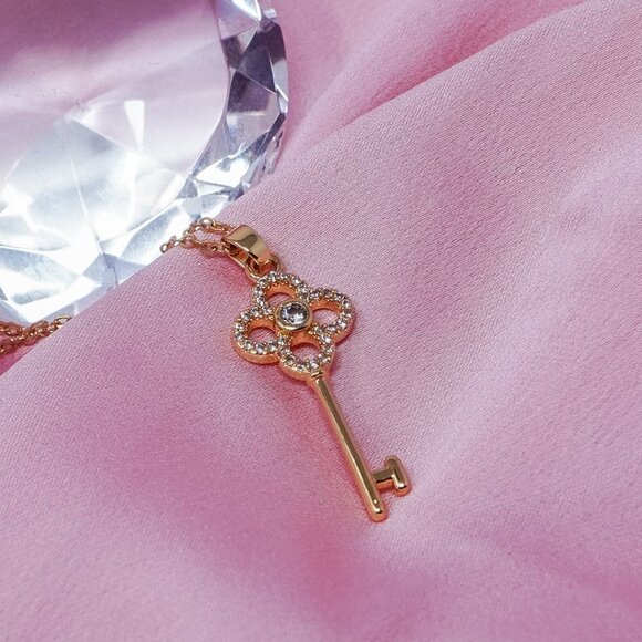 Cubic Zirconia Key Pendant Gold Plated Necklace NEW - Picture 2 of 3